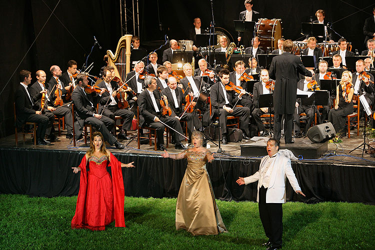 Jeanine Thames - soprano (USA), Annamaria Popescu - mezzo-soprano (Canada), Allan Glassman - tenor (USA), Czech Radio Symphony Orchestra, conductor: Gottfried Rabl (Austria), Revolving auditorium, 25.8.2007, International Music Festival Český Krumlov, source: Auviex s.r.o., photo: Libor Sváček