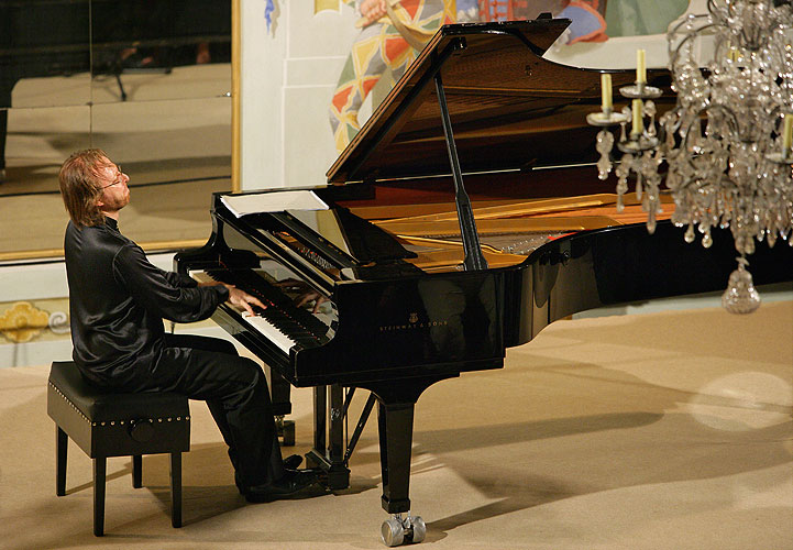 Roberto Prosseda (Italy) - piano, Masquerade hall, 16.8.2007, International Music Festival Český Krumlov, source: Auviex s.r.o., photo: Libor Sváček