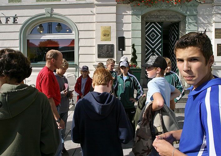 Krumlovští žáci jako živé šachy, fotbalisté jako vítězové v Gmundenu, 22.9.2007, foto: © 2007 Lubor Mrázek