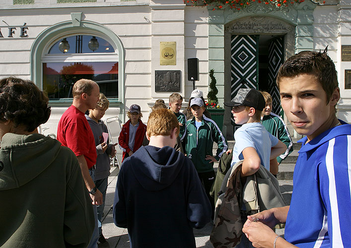 Krumauer Schüler als lebende Schachfiguren, Fußballspieler als Sieger in Gmunden, 22.9.2007, Foto: © 2007 Lubor Mrázek