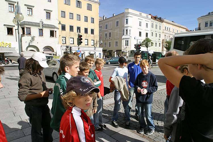 Krumauer Schüler als lebende Schachfiguren, Fußballspieler als Sieger in Gmunden, 22.9.2007, Foto: © 2007 Lubor Mrázek