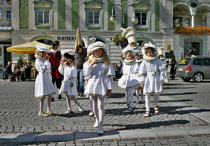 Krumlov pupils like live chess, football players came out winners in  Gmunden, 22nd September 2007, photo by: © 2007 Lubor Mrázek