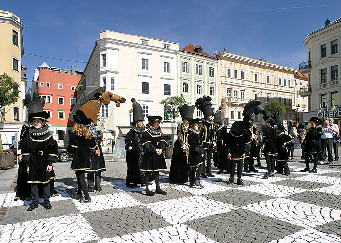 Krumlov pupils like live chess, football players came out winners in  Gmunden, 22nd September 2007, photo by: © 2007 Lubor Mrázek