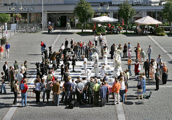 Krumauer Schüler als lebende Schachfiguren, Fußballspieler als Sieger in Gmunden, 22.9.2007, Foto: © 2007 Lubor Mrázek