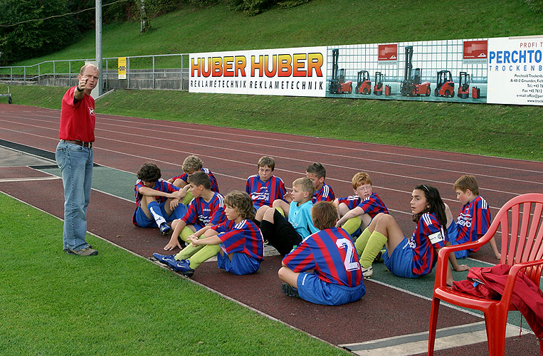 Krumauer Schüler als lebende Schachfiguren, Fußballspieler als Sieger in Gmunden, 22.9.2007, Foto: © 2007 Lubor Mrázek