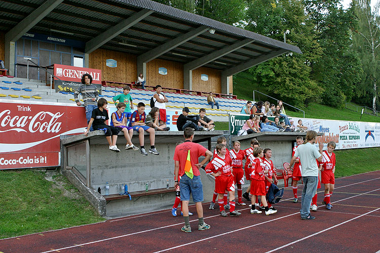 Krumauer Schüler als lebende Schachfiguren, Fußballspieler als Sieger in Gmunden, 22.9.2007, Foto: © 2007 Lubor Mrázek