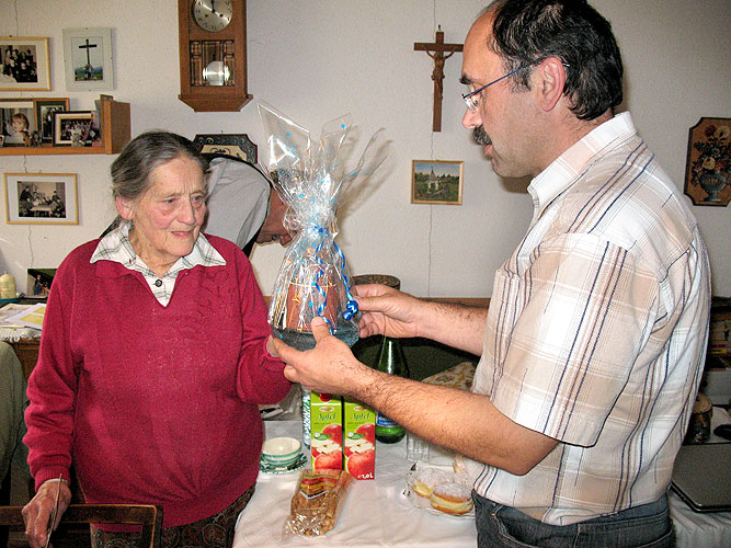 Návštěva pracovníků projektu Fotoatelier Seidel u paní Melanii Seidel, 13.11.2007, Linz (Rakousko), foto: Petr Resch