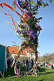 Gemeinsames Maibaumschmücken und Maibaumstellen, Zauberhafte Krumlov, 29. April - 1. Mai 2008, Foto: Lubor Mrázek 