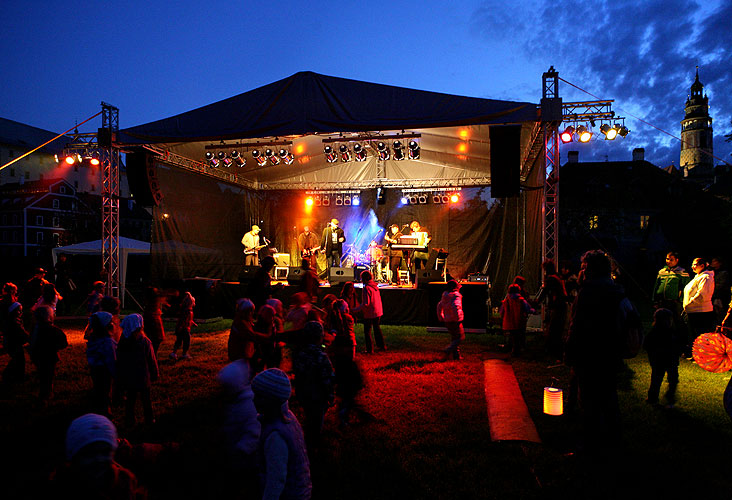 Die Musikgruppe aus Hradec Králové Nadoraz, Zauberhafte Krumlov, 29. April - 1. Mai 2008, Foto: Lubor Mrázek