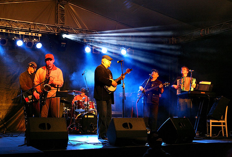 Die Musikgruppe aus Hradec Králové Nadoraz, Zauberhafte Krumlov, 29. April - 1. Mai 2008, Foto: Lubor Mrázek