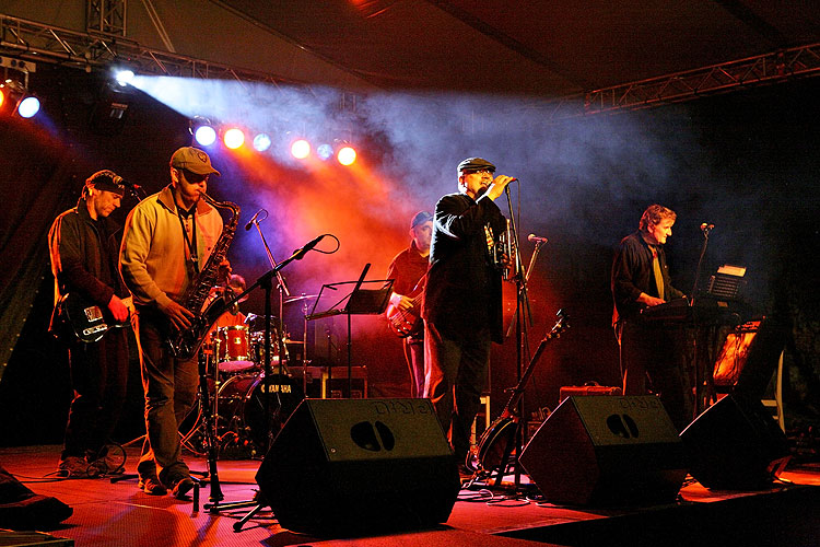 Die Musikgruppe aus Hradec Králové Nadoraz, Zauberhafte Krumlov, 29. April - 1. Mai 2008, Foto: Lubor Mrázek