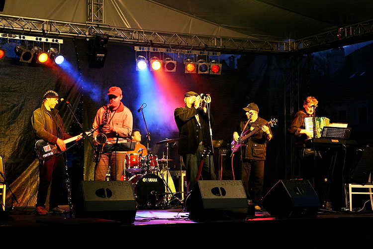 Die Musikgruppe aus Hradec Králové Nadoraz, Zauberhafte Krumlov, 29. April - 1. Mai 2008, Foto: Lubor Mrázek