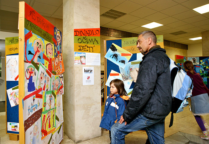 Vernissage der Ausstellungen Theater mit Kinderaugen und Reiseführer durch meine Stadt - UNESCO 2007, Zauberhafte Krumlov, 29. April 2008, Foto: Lubor Mrázek