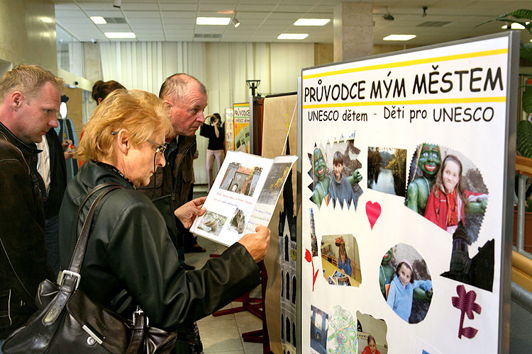 Vernisáž výstav Divadlo očima dětí a Průvodce mým městem - UNESCO 2007, Kouzelný Krumlov, 29. dubna 2008, foto: Lubor Mrázek