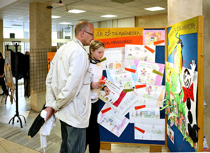 Vernissage der Ausstellungen Theater mit Kinderaugen und Reiseführer durch meine Stadt - UNESCO 2007, Zauberhafte Krumlov, 29. April 2008, Foto: Lubor Mrázek