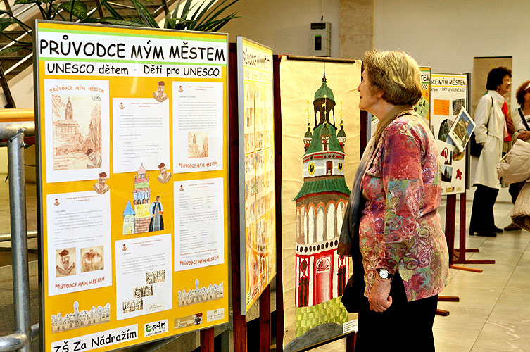 Vernissage der Ausstellungen Theater mit Kinderaugen und Reiseführer durch meine Stadt - UNESCO 2007, Zauberhafte Krumlov, 29. April 2008, Foto: Lubor Mrázek