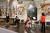 Pavel Fišer - Geige, Margit Klepáčová - Violoncello, Honda Junko - Schlagzeug (Japan), Iveta Kováčová - Gesang, 29.6.2008, Kammermusikfestival Český Krumlov 2008, Foto: Lubor Mrázek 