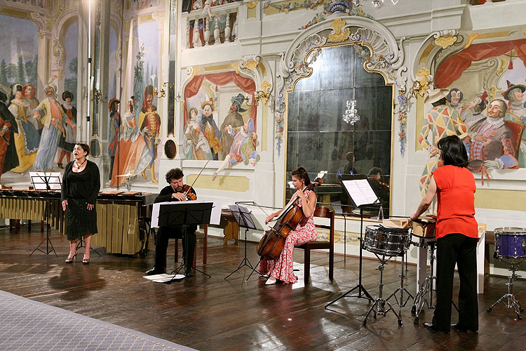 Pavel Fišer - violin, Margit Klepáčková - violoncello, Honda Junko (Japan) - percussion, Iveta Kováčová - vocals, 29.6.2008, Chamber Music Festival Český Krumlov 2008, photo: Lubor Mrázek