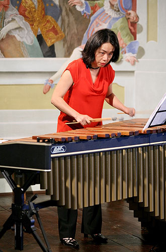 Pavel Fišer - Geige, Margit Klepáčová - Violoncello, Honda Junko - Schlagzeug (Japan), Iveta Kováčová - Gesang, 29.6.2008, Kammermusikfestival Český Krumlov 2008, Foto: Lubor Mrázek