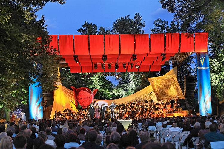 Eröffnungskonzert – „Liebe und Tod“ - Alison Bolshoi (USA) – Sopran, Richard Zeller (USA) – Bariton, Eric Jordán (USA) – Bass, Die Prager Kammerphilharmonie, Dirigent: Daniel Raiskin(Niederland/Russland), 18.7.2008,Internationales Musikfestival Český Krumlov, Bildsquelle: Auviex s.r.o., Foto: Libor Sváček