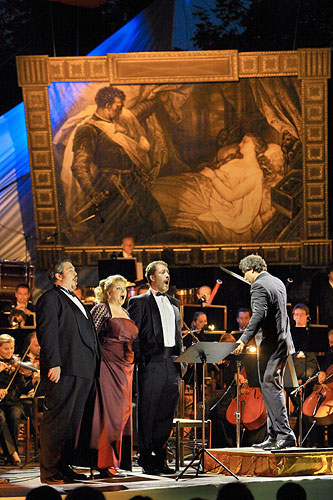 Operní galakoncert „Láska a smrt“ - Alison Bolshoi (USA) – soprán, Richard Zeller (USA) – baryton, Eric Jordan (USA) – bas, Pražská komorní filharmonie, dirigent: Daniel Raiskin (Holandsko/Rusko), 18.7.2008, Mezinárodní hudební festival Český Krumlov, zdroj: Auviex s.r.o., foto: Libor Sváček