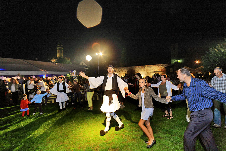 Řecký večer, Pivovarská zahrada, 26.7.2008, Mezinárodní hudební festival Český Krumlov, zdroj: Auviex s.r.o., foto: Libor Sváček