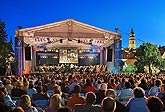 Noc na Broadway - Sólisté: Jan Horvath, Doug La Brecque, Debbie Gravitte (všichni USA), Moravská filharmonie Olomouc, dirigent: Randall Craig Fleischer (USA), 9.8.2008, Mezinárodní hudební festival Český Krumlov, zdroj: Auviex s.r.o., foto: Libor Sváček 