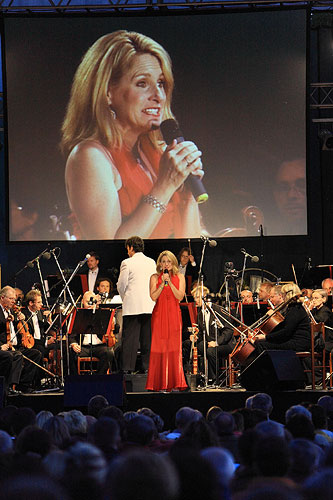 A Night on Broadway - Soloists: Jan Horvath, Doug La Brecque, Debbie Gravitte (USA), Moravian Philharmonic Olomouc, Conductor: Randall Craig Fleischer (USA), 9.8.2008, International Music Festival Český Krumlov 2008, source: Auviex s.r.o., photo: Libor Sváček