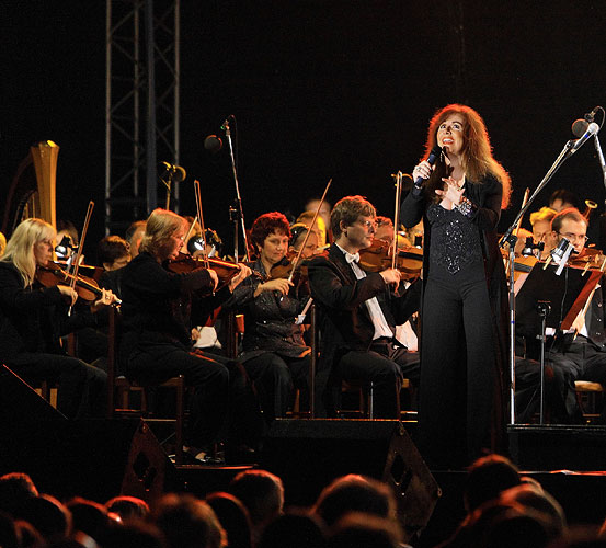 Noc na Broadway - Sólisté: Jan Horvath, Doug La Brecque, Debbie Gravitte (všichni USA), Moravská filharmonie Olomouc, dirigent: Randall Craig Fleischer (USA), 9.8.2008, Mezinárodní hudební festival Český Krumlov, zdroj: Auviex s.r.o., foto: Libor Sváček