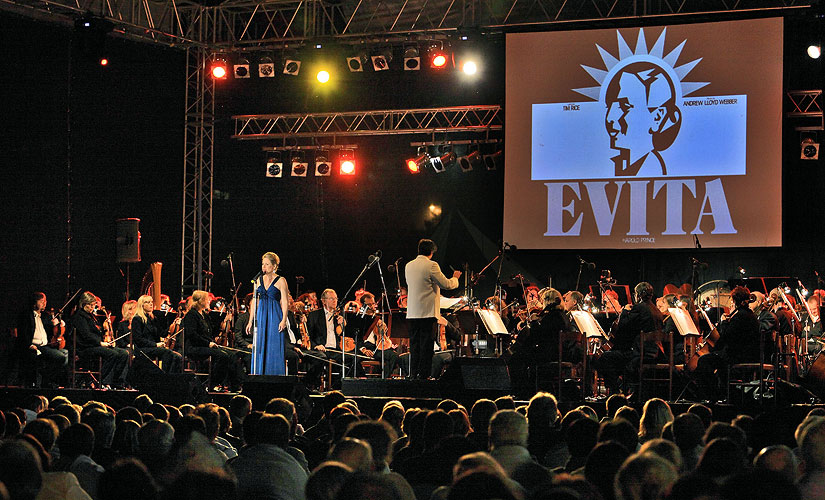 A Night on Broadway - Soloists: Jan Horvath, Doug La Brecque, Debbie Gravitte (USA), Moravian Philharmonic Olomouc, Conductor: Randall Craig Fleischer (USA), 9.8.2008, International Music Festival Český Krumlov 2008, source: Auviex s.r.o., photo: Libor Sváček