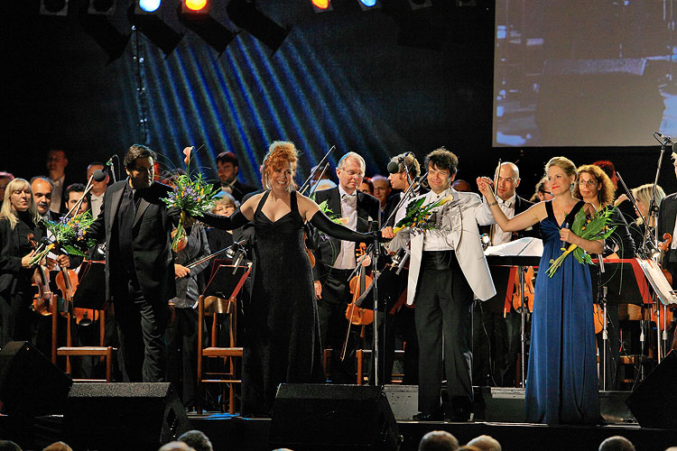 Noc na Broadway - Sólisté: Jan Horvath, Doug La Brecque, Debbie Gravitte (všichni USA), Moravská filharmonie Olomouc, dirigent: Randall Craig Fleischer (USA), 9.8.2008, Mezinárodní hudební festival Český Krumlov, zdroj: Auviex s.r.o., foto: Libor Sváček