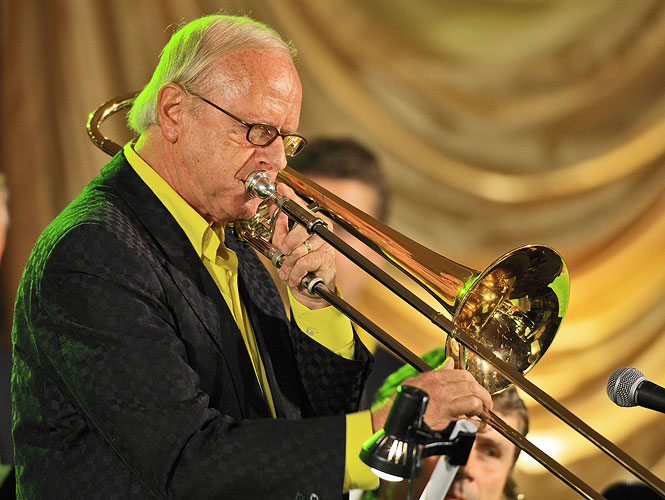 Bobby Shew (USA) - trubka, Czech Big Company, 16.8.2008, Mezinárodní hudební festival Český Krumlov, zdroj: Auviex s.r.o., foto: Libor Sváček