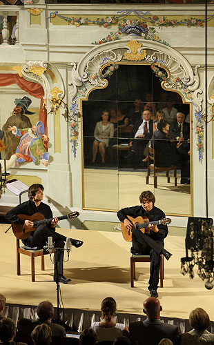 Katona Twins (Deutschland) - Gitarrenduos, 21.8.2008, Internationales Musikfestival Český Krumlov, Bildsquelle: Auviex s.r.o., Foto: Libor Sváček