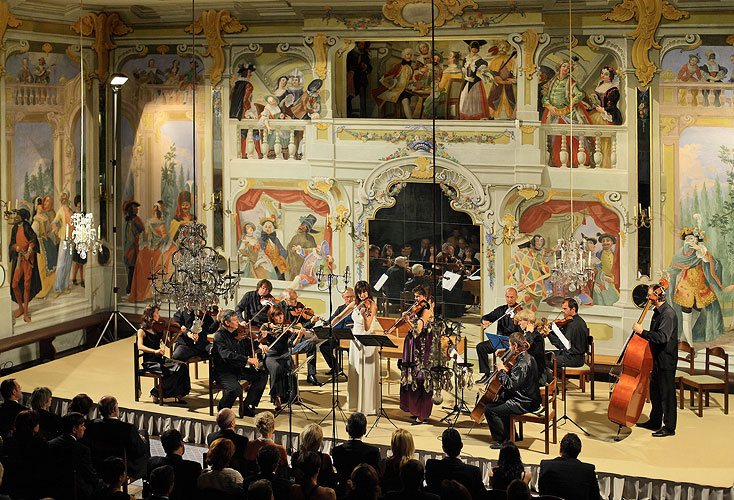 Praga Camerata, Silvie Hessová - violin, Pavel Hůla - violin, Edita Randová - mezzo-soprano, 22.8.2008, International Music Festival Český Krumlov 2008, source: Auviex s.r.o., photo: Libor Sváček