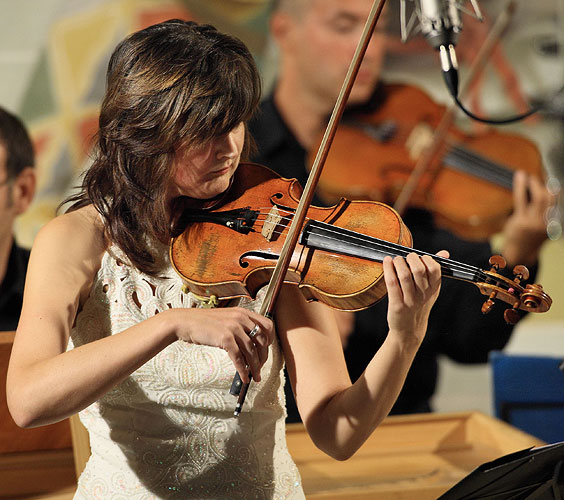 Orchestr Praga Camerata, Silvie Hessová - housle, Pavel Hůla - housle, Edita Randová - mezzosoprán, 22.8.2008, Mezinárodní hudební festival Český Krumlov, zdroj: Auviex s.r.o., foto: Libor Sváček