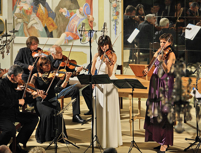 Praga Camerata, Silvie Hessová - violin, Pavel Hůla - violin, Edita Randová - mezzo-soprano, 22.8.2008, International Music Festival Český Krumlov 2008, source: Auviex s.r.o., photo: Libor Sváček