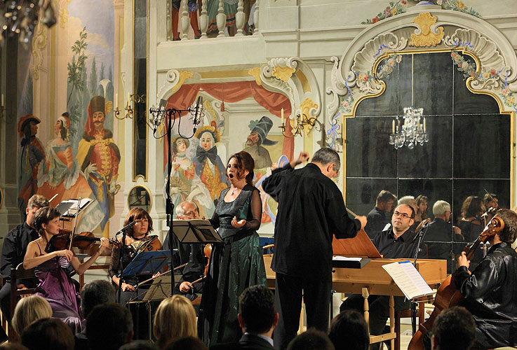 Praga Camerata, Silvie Hessová - violin, Pavel Hůla - violin, Edita Randová - mezzo-soprano, 22.8.2008, International Music Festival Český Krumlov 2008, source: Auviex s.r.o., photo: Libor Sváček