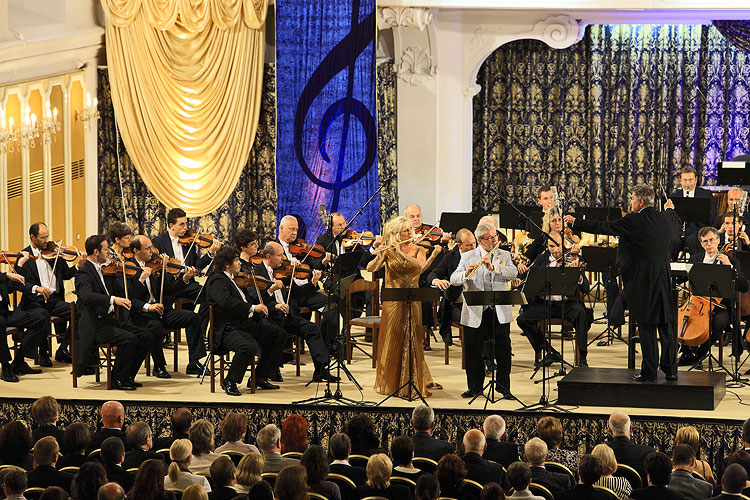 Sir James Galway (GB), Lady Jeanne Galway (USA) - flutes, Czech Radio Symphony Orchestra, Conductor: Vladimír Válek, 23.8.2008, International Music Festival Český Krumlov 2008, source: Auviex s.r.o., photo: Libor Sváček