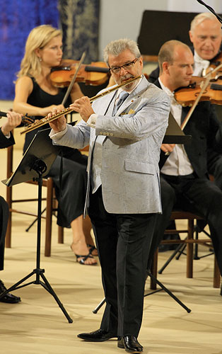 Sir James Galway (Velká Británie), Lady Jeanne Galway (USA) - flétny, Symfonický orchestr Českého rozhlasu, dirigent: Vladimír Válek, 23.8.2008, Mezinárodní hudební festival Český Krumlov, zdroj: Auviex s.r.o., foto: Libor Sváček