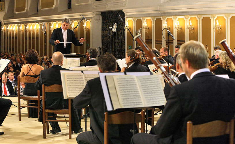 Sir James Galway (GB), Lady Jeanne Galway (USA) - flutes, Czech Radio Symphony Orchestra, Conductor: Vladimír Válek, 23.8.2008, International Music Festival Český Krumlov 2008, source: Auviex s.r.o., photo: Libor Sváček