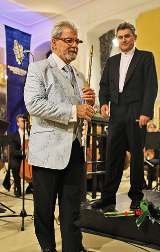 Sir James Galway (GB), Lady Jeanne Galway (USA) - flutes, Czech Radio Symphony Orchestra, Conductor: Vladimír Válek, 23.8.2008, International Music Festival Český Krumlov 2008, source: Auviex s.r.o., photo: Libor Sváček