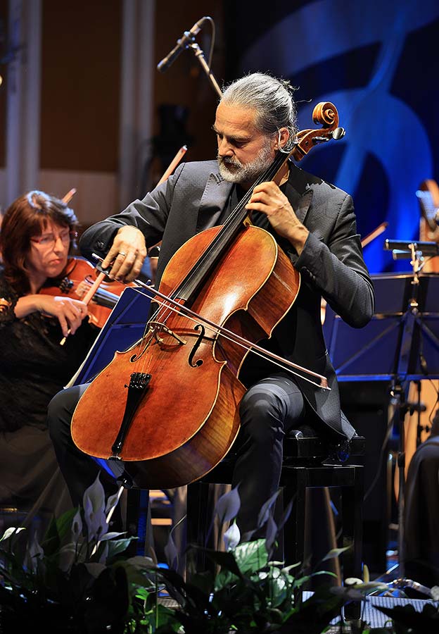 Opening concert - Jiří Bárta (violoncello), Filharmonie Bohuslava Martinů, conductor: Leoš Svárovský, Castle Riding hall, International Music Festival Český Krumlov 18.9.2020