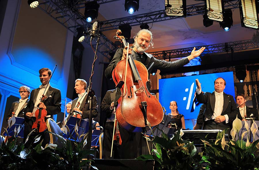 Opening concert - Jiří Bárta (violoncello), Filharmonie Bohuslava Martinů, conductor: Leoš Svárovský, Castle Riding hall, International Music Festival Český Krumlov 18.9.2020