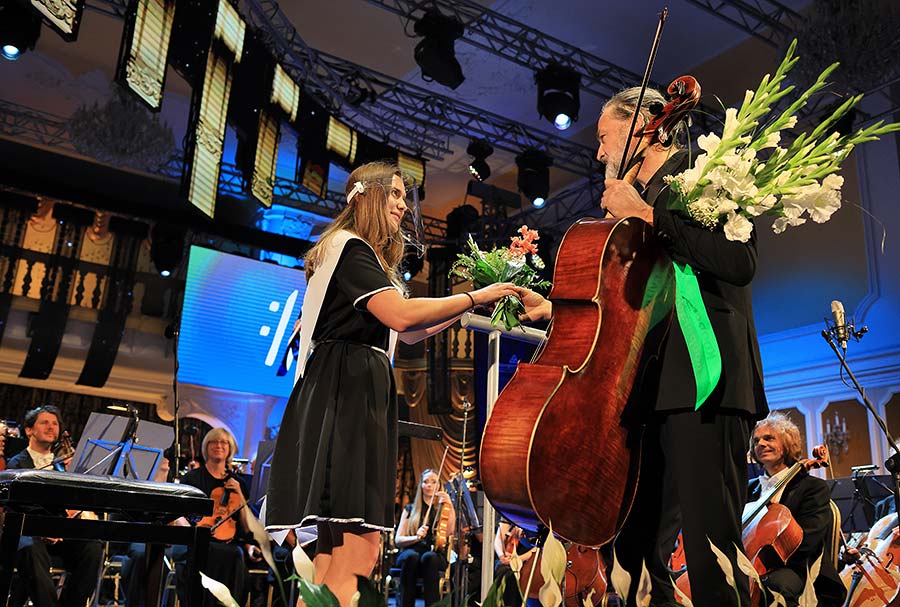 Opening concert - Jiří Bárta (violoncello), Filharmonie Bohuslava Martinů, conductor: Leoš Svárovský, Castle Riding hall, International Music Festival Český Krumlov 18.9.2020