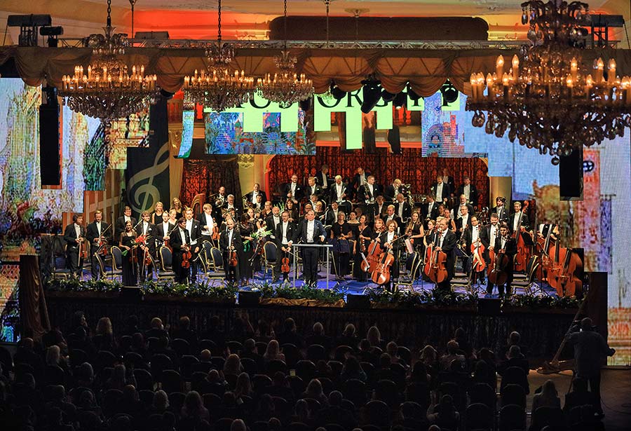 Opening concert - Jiří Bárta (violoncello), Filharmonie Bohuslava Martinů, conductor: Leoš Svárovský, Castle Riding hall, International Music Festival Český Krumlov 18.9.2020