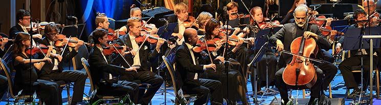 Opening concert - JiÅÃ­ BÃ¡rta (violoncello), Filharmonie Bohuslava MartinÅ¯, conductor: LeoÅ¡ SvÃ¡rovskÃ½, Castle Riding hall, International Music Festival ÄeskÃ½ Krumlov 18.9.2020, source: Auviex s.r.o., photo by: Libor SvÃ¡Äek