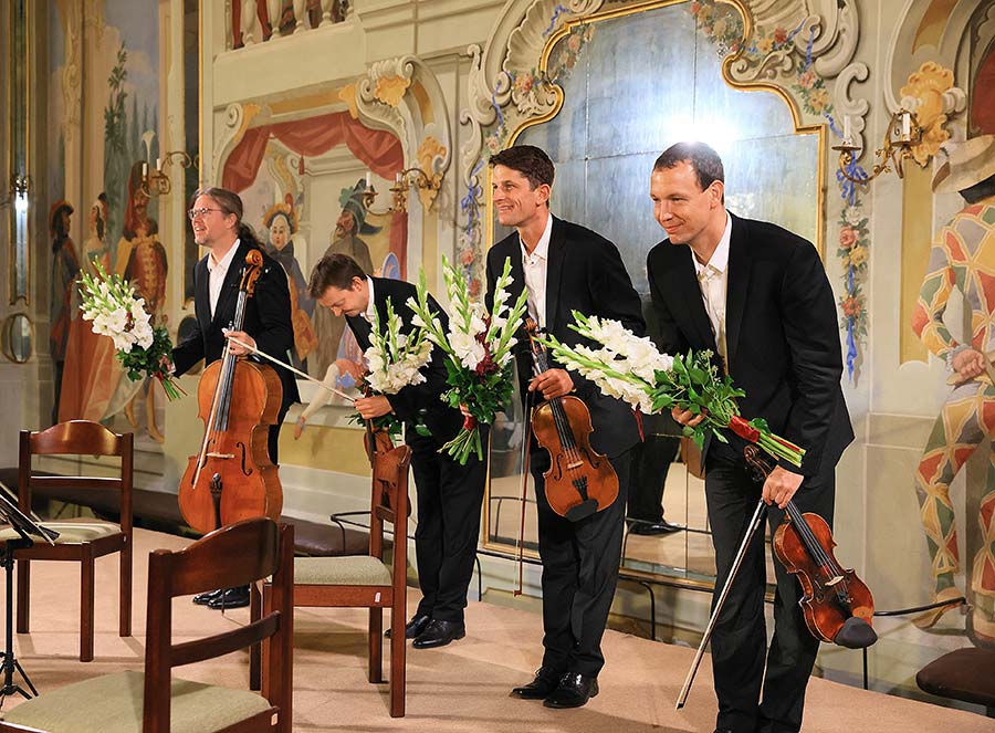 Bennewitzovo kvarteto - Jakub Fišer - 1. housle, Štěpán Ježek - 2. housle, Jiří Pinkas - viola, Štěpán Doležal - violoncello, Maškarní sál, Mezinárodní hudební festival Český Krumlov 22.9.2020