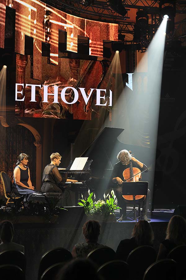 Jiří Bárta (violoncello), Terezie Fialová (piano), Castle Riding hall, Internationales Musikfestival Český Krumlov, 23.9.2020