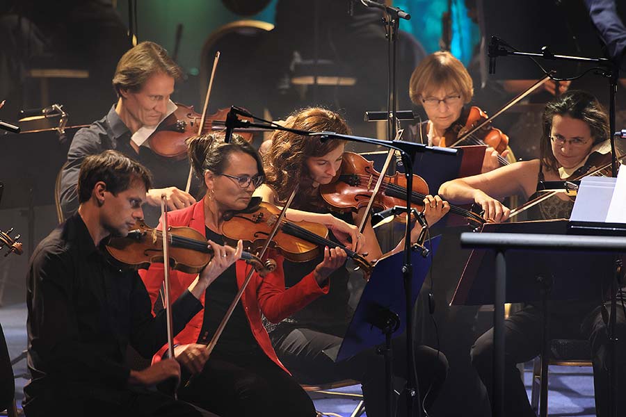 Balada pro banditu - Eva Vrbková, Gabriela Vermelho, Jan Zadražil, Dalibor Buš a Jihočeská filharmonie, Zámecká jízdárna, Mezinárodní hudební festival Český Krumlov 24.9.2020