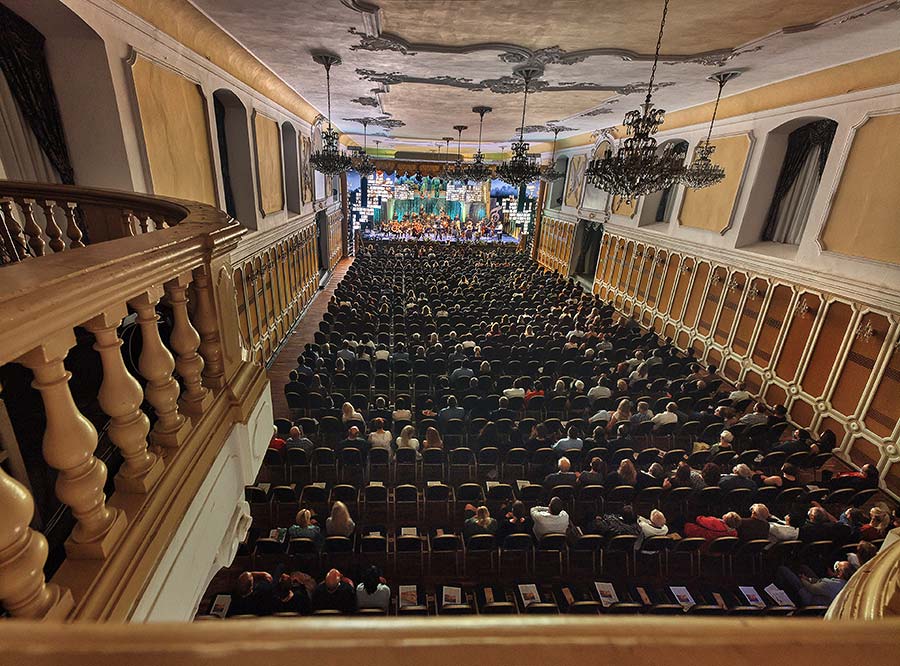 Ballad for a Bandit - Eva Vrbková, Gabriela Vermelho, Jan Zadražil, Dalibor Buš and South Czech Philharmonic, Castle Riding hall, Internationales Musikfestival Český Krumlov, 24.9.2020